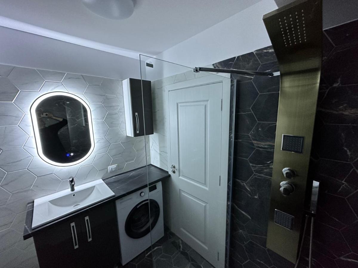 Apartament Lux Bacovia 2 Lägenhet Bacău Exteriör bild
