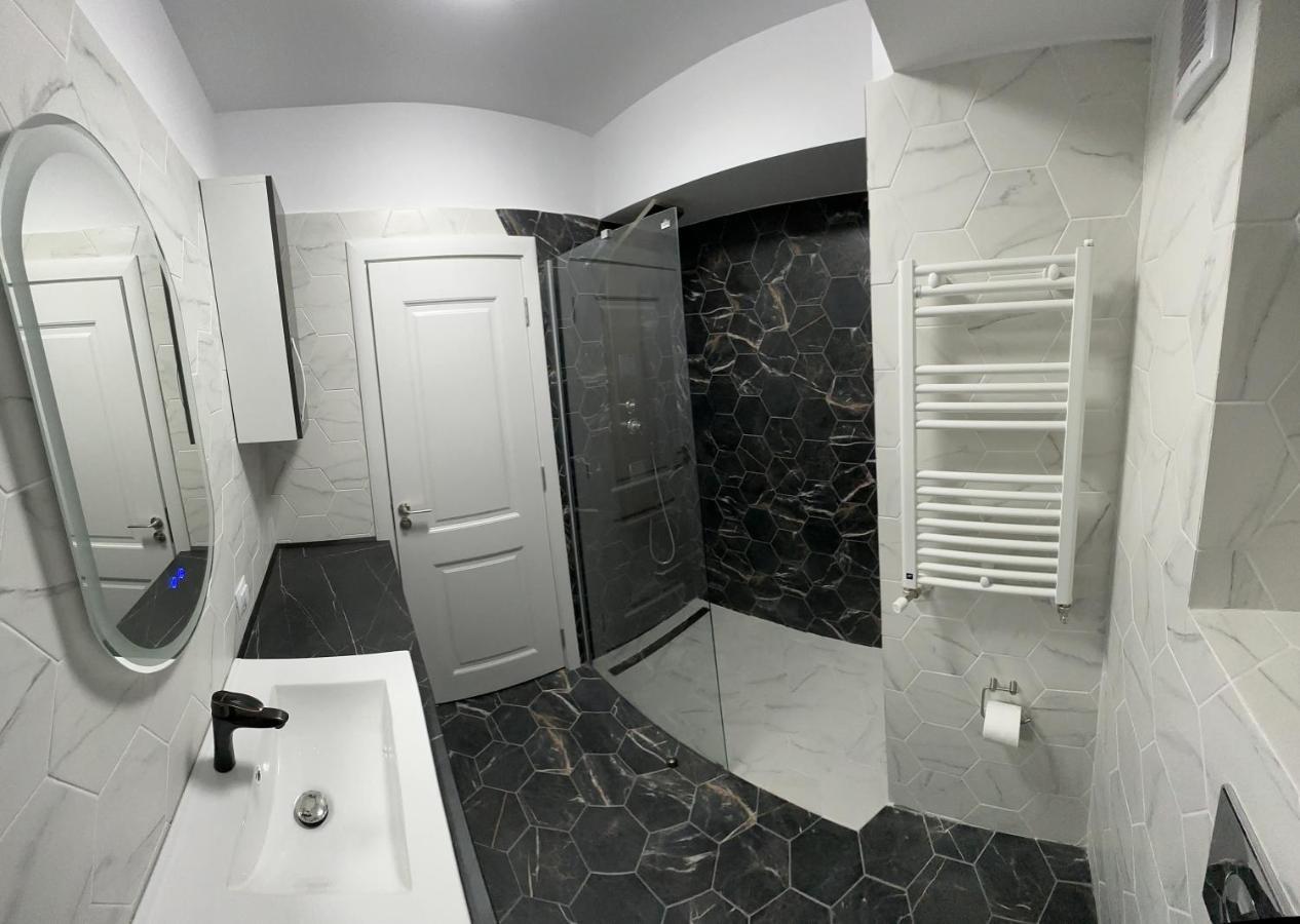 Apartament Lux Bacovia 2 Lägenhet Bacău Exteriör bild