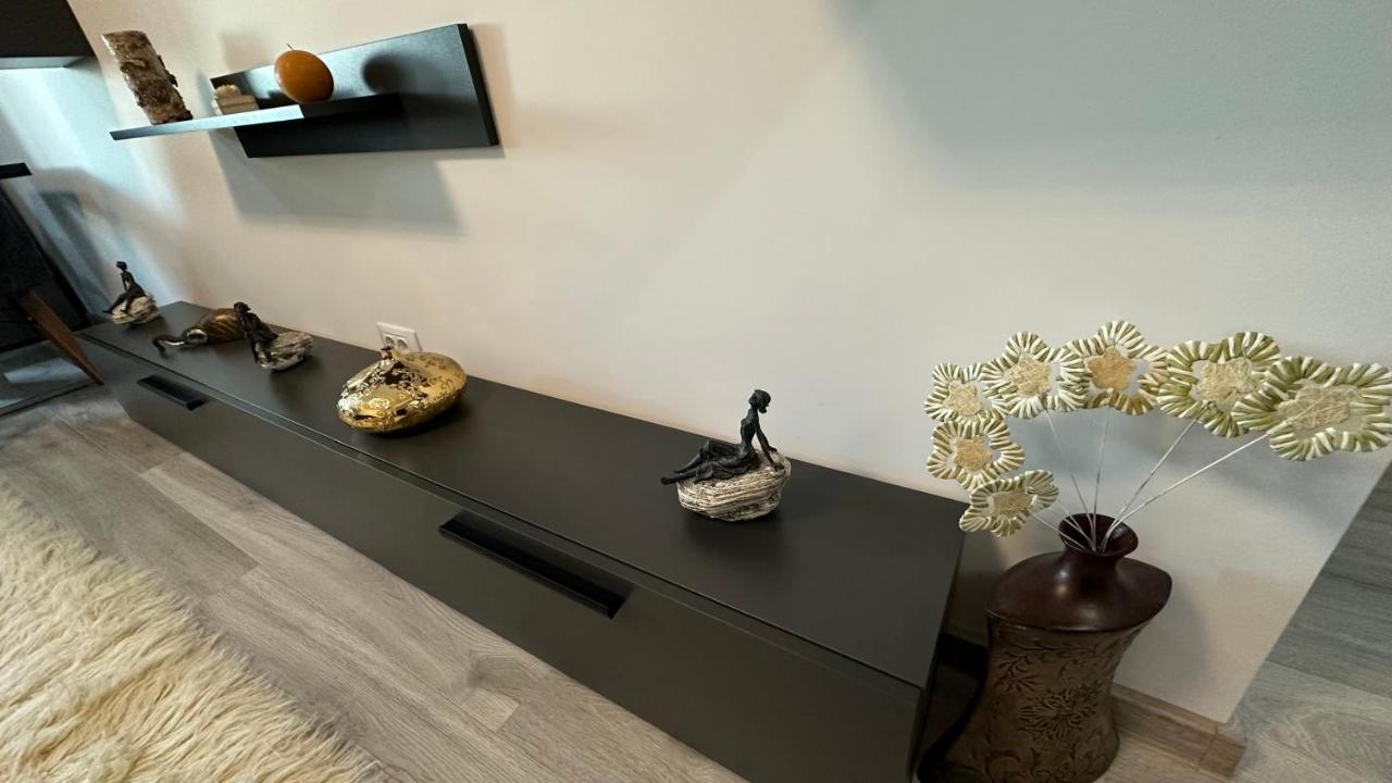 Apartament Lux Bacovia 2 Lägenhet Bacău Exteriör bild